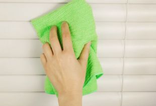 How to properly clean blinds at home