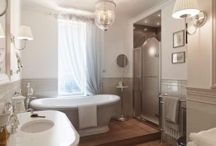 Interior of a bathroom with a window: unusual options for organizing space