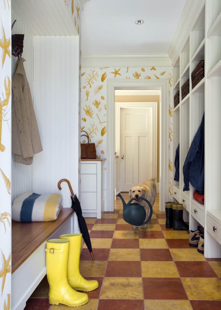 Wallpaper with marine orange print in the hallway