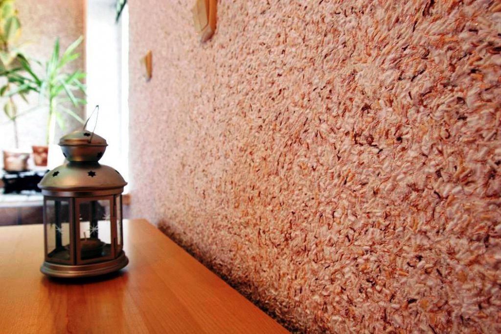 Kertas dinding cecair karang di pedalaman bilik
