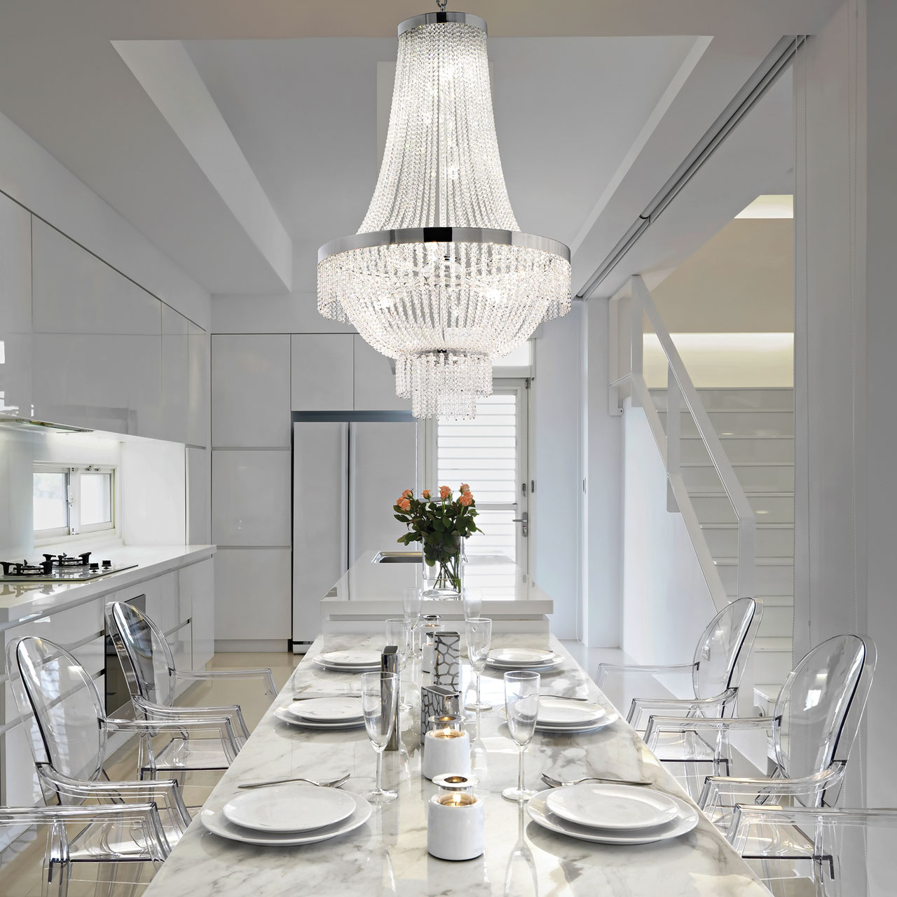 Chandelier di bahagian dalam dapur