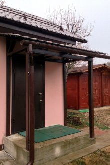 Visor in the same style as the roof