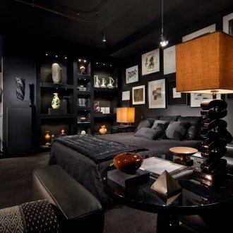 Black ceiling and walls in the bedroom