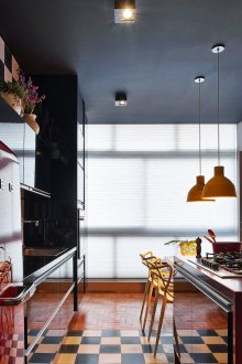 Black matte ceiling in the kitchen