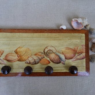 Hanger with decoupage in the bathroom