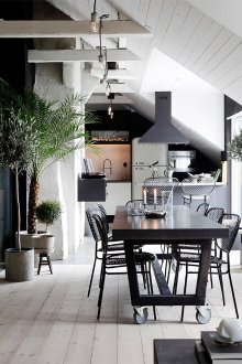 Стилна комбинирана черна и бяла кухня