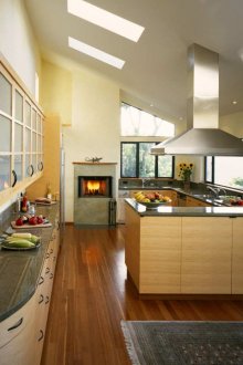 Модерна кухня в частна къща