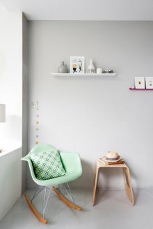 Мъчен люлеещ се стол в интериора