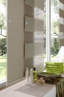 Бежови японски завеси в хола