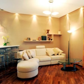 Правилно подреждане на лампи в хола