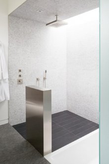 Buka bilik mandi dengan nada kelabu