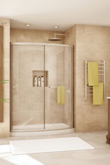 Pancuran mandi yang luas di bahagian dalam bilik mandi