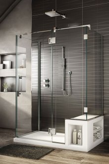 Interior bilik mandi moden dengan pancuran mandian