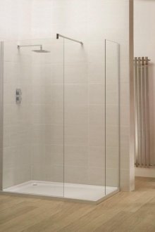 Bilik mandi dengan kandang mandi