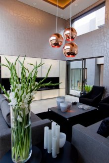 Кръгли метални топки като полилей