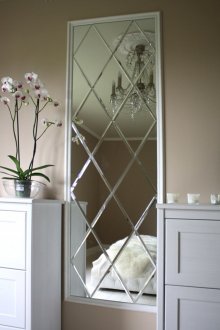 Огледален панел в интериора