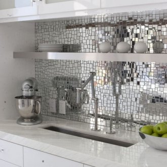 Огледална престилка в кухнята