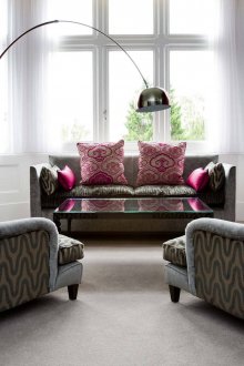 Кресла със сив печат