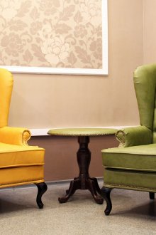 Жълти и зелени кресла