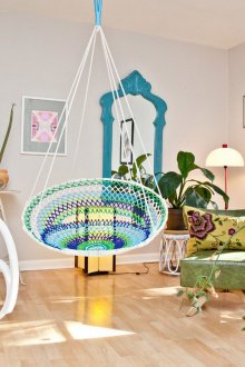 Различни фотьойли в хола