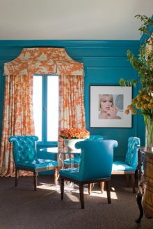 Тюркоазено оранжев акцент в трапезарията