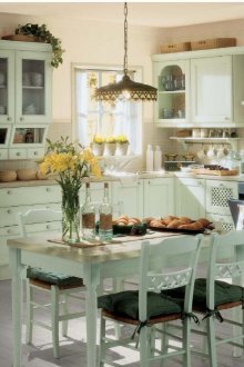 Бежово-ментова кухня в стил Прованс