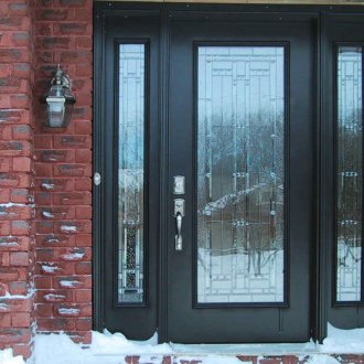 Черна входна врата със стъклени акценти