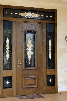 Входна врата от дърво и стъклопис