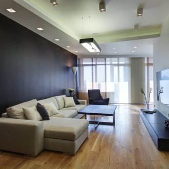 Черно-бяла правоъгълна всекидневна