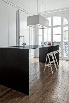 Simple neoclassical style kitchen