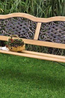 Graceful bench made of wood and metal