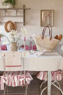 Бяла и розова трапезария във френски стил