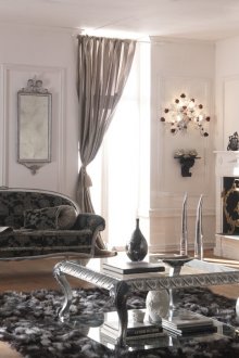 Стилна сива и бяла класическа всекидневна