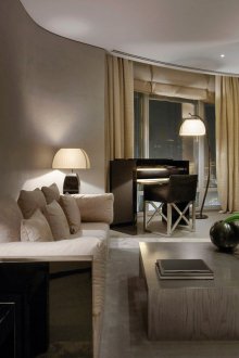 Малка уютна всекидневна с работно място