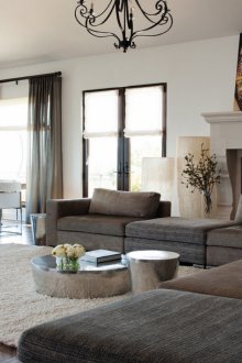 Камина в модерен хол