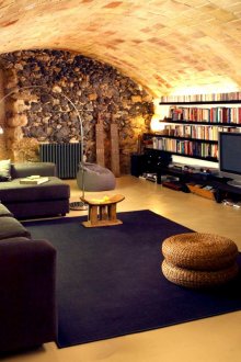 Всекидневна в африкански стил с дъгообразен таван