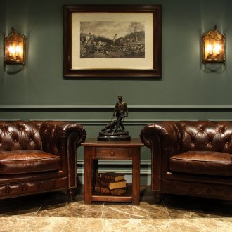 Кожени столове в английския интериор