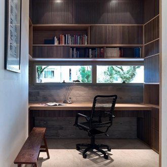 Модерен шкаф в кафяво и бяло