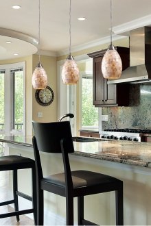 Класически бар столове в кухнята