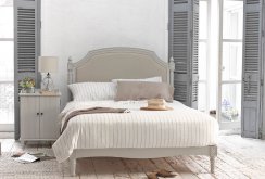 Bilik tidur gaya Provence yang selesa dan luas