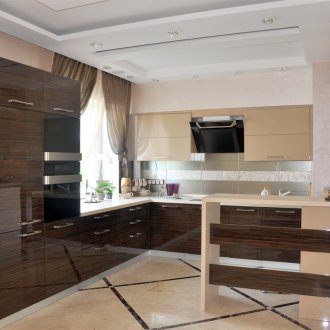 Kleine Küche mit moderner Bar