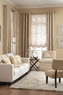 Крем френски завеси в хола