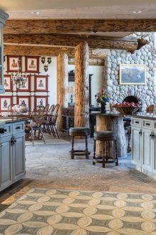 Голяма кухня в стил хижа