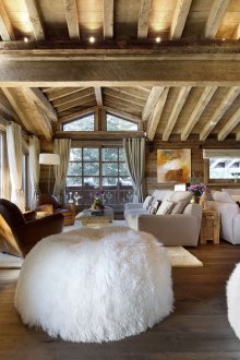 Проста кухня в къща с хижи