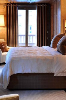 Малка уютна спалня в хижа