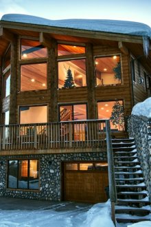 Модерна къща с хижа