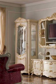 Телевизор в барокова всекидневна