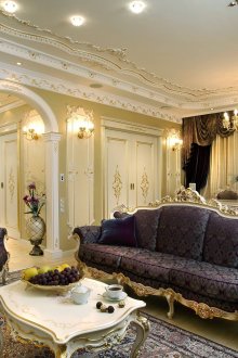 Златно лилаво бароково обзавеждане за всекидневна