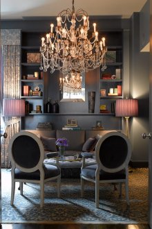 Уютна барокова тъмна всекидневна