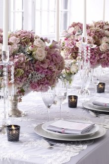 Ефектна настройка на сватбена маса